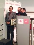 AK-Präsident Rudi Kaske erhält eine Urkunde für besondere Verdienste für den Fachausschuss Berufskraftfahrer
